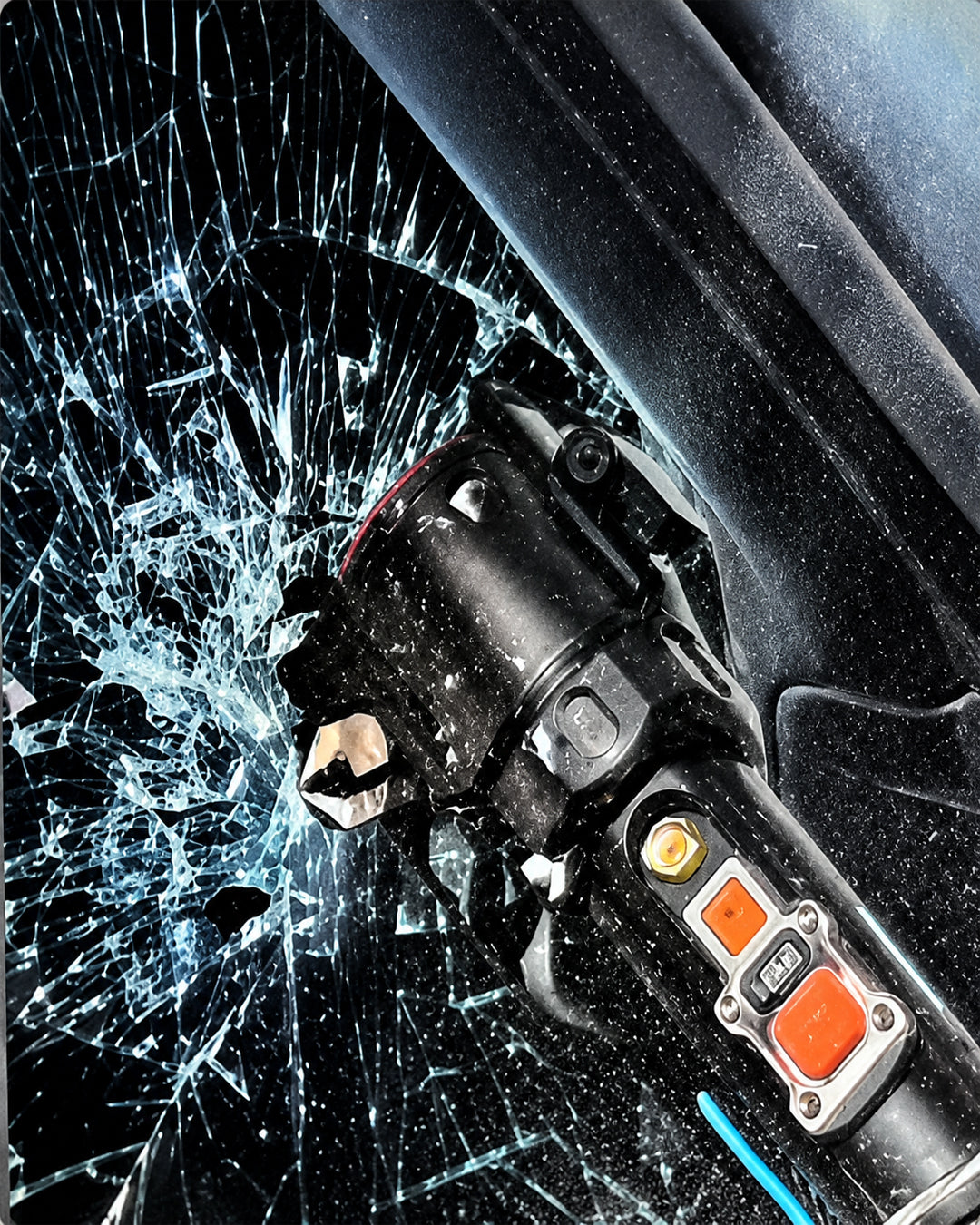 Ruilang Multi-Functional LED Flashlight